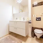 In For 6 Person شقة