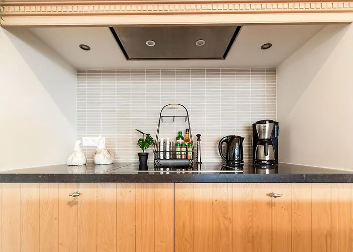 In For 6 Person Apartment *