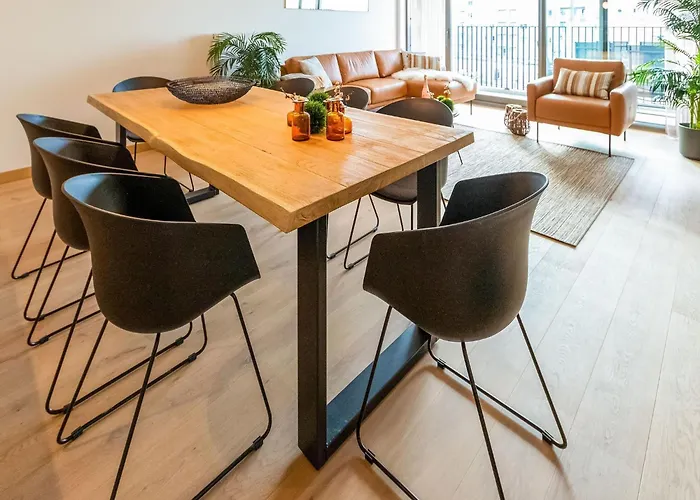 In For 6 Person Apartment *